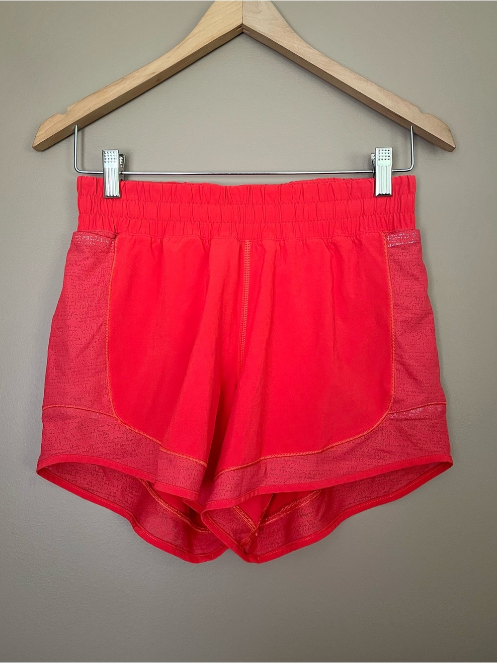 {Lululemon} Hotty Hot High Rise Short 4" Mesh in Carnation Red - Womens 4